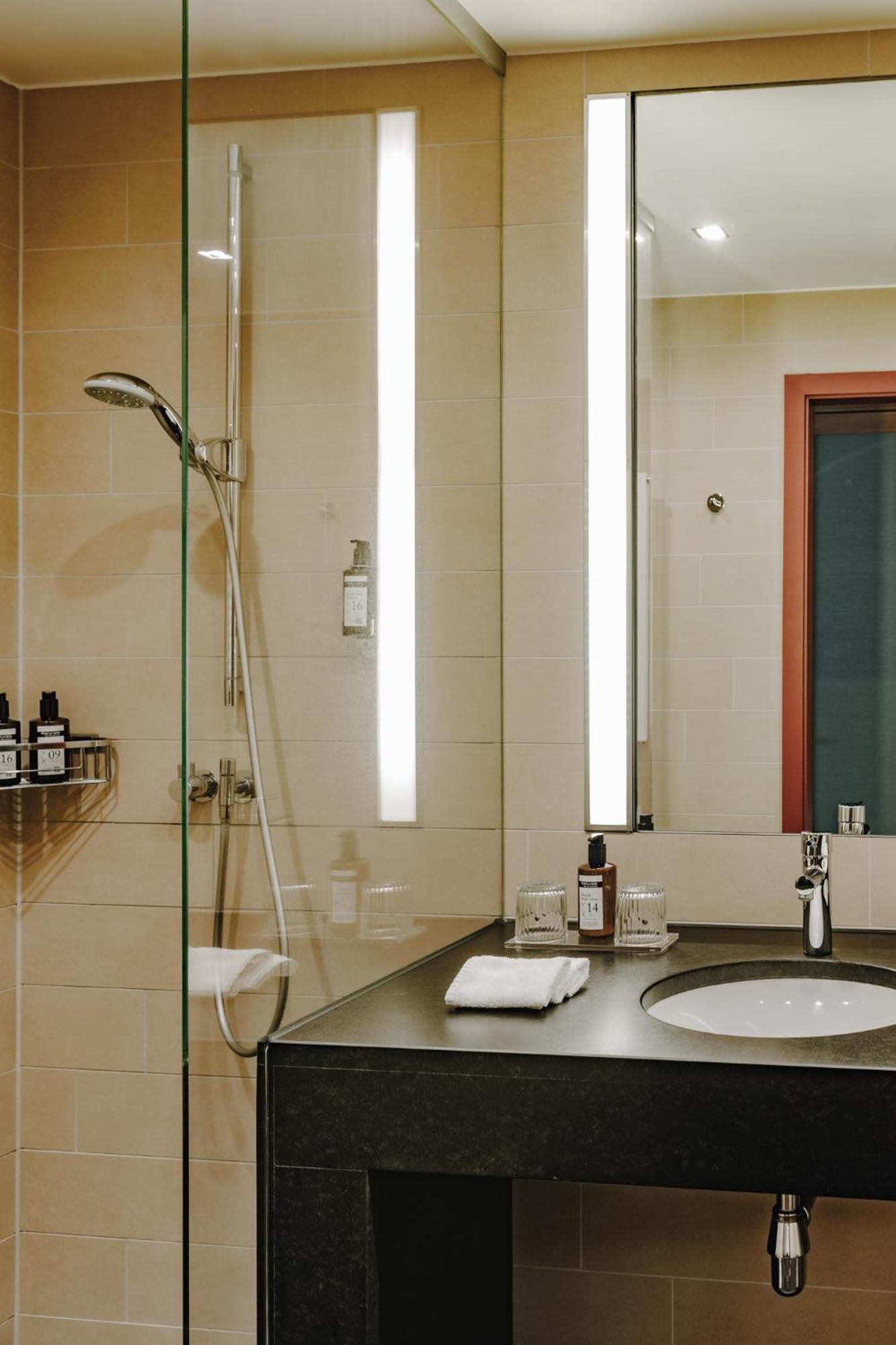 Ameron Regent Hotel 4*